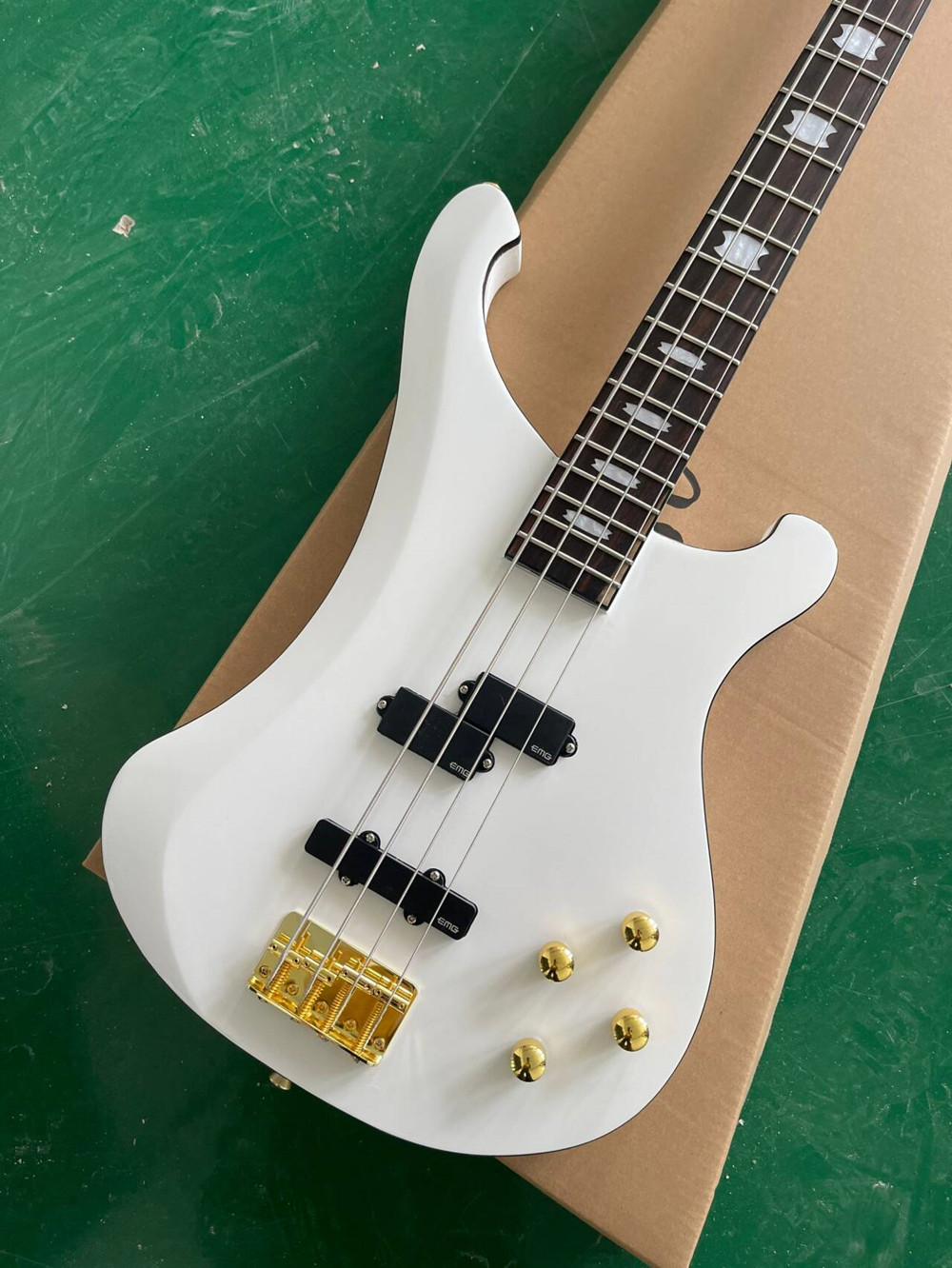 White 4 Strings Electric Bass  - Bass Guitar Fretless review and price